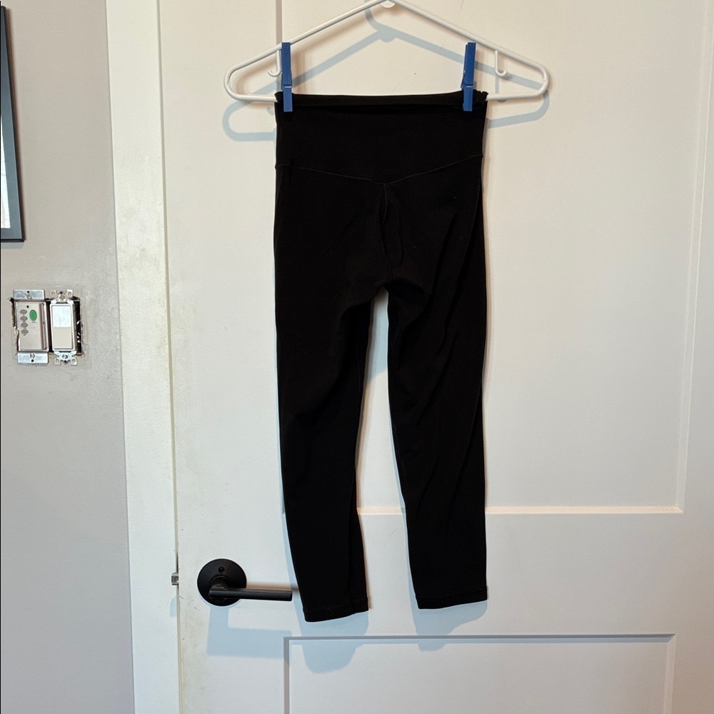 Aerie Offline 3/4 length Black Leggings B4 - Picture 2 of 3